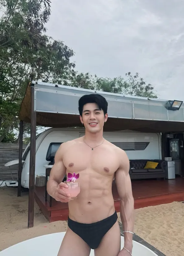 แพลงก์ตอน ตวันชัช นายแบบเซ็กซี่